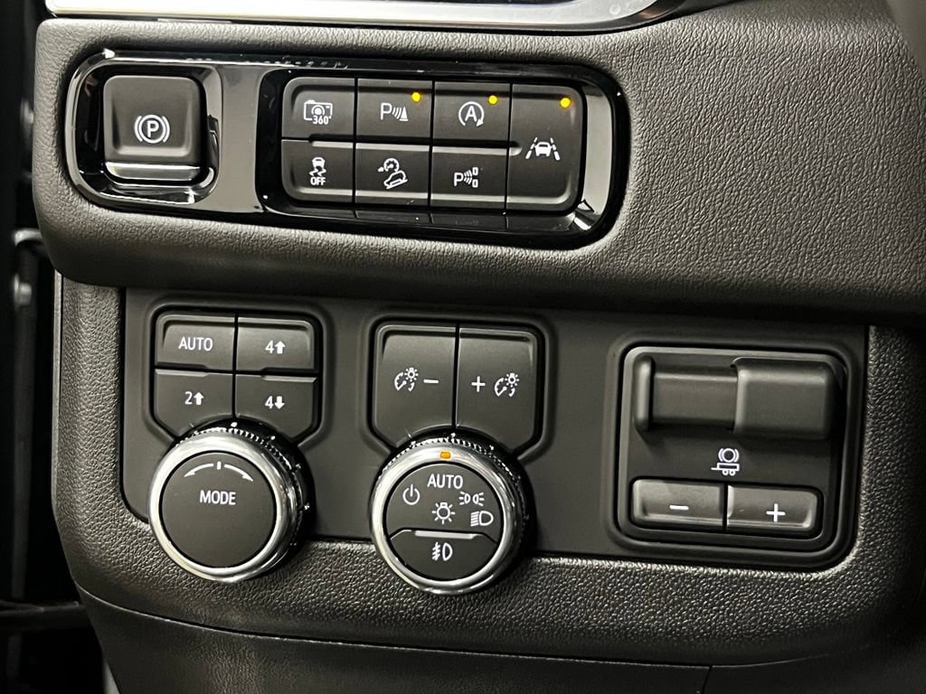 New 2026 GMC Yukon Elevation w/ Elevation Premium Package AWD/4WD image 15