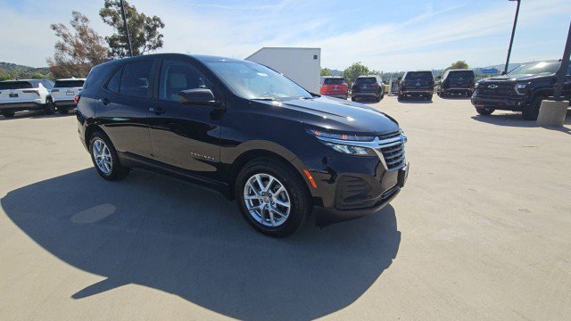 Used 2023 Chevrolet Equinox LS w/ LS Convenience Package FWD image 2