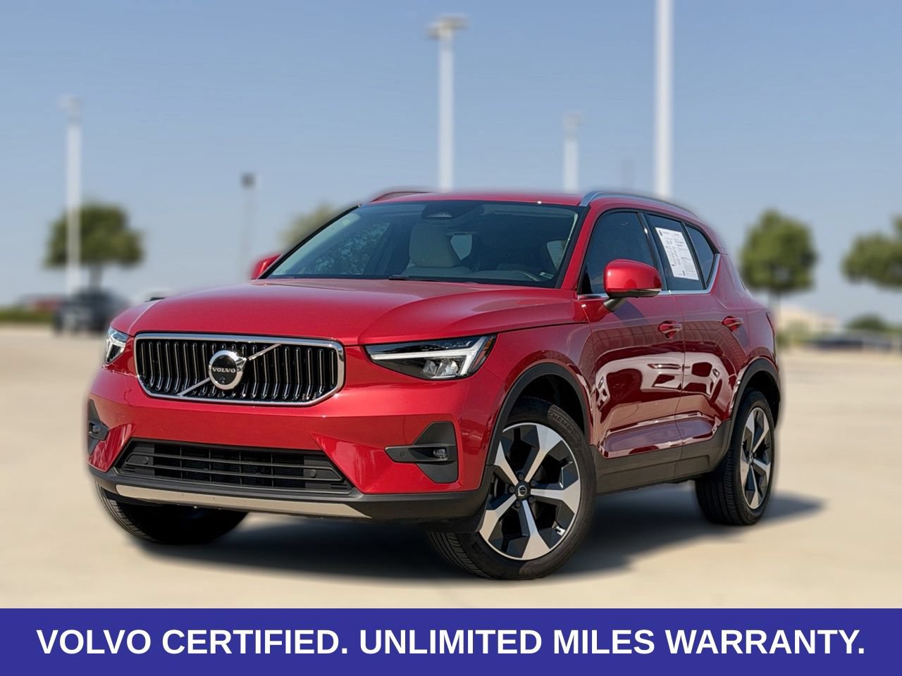 Certified 2024 Volvo XC40 B5 Plus AWD/4WD image 3