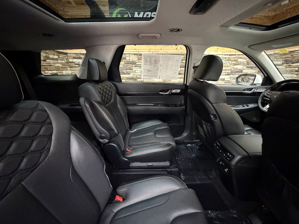 Used 2022 Hyundai Palisade Limited w/ Winter Package image 32