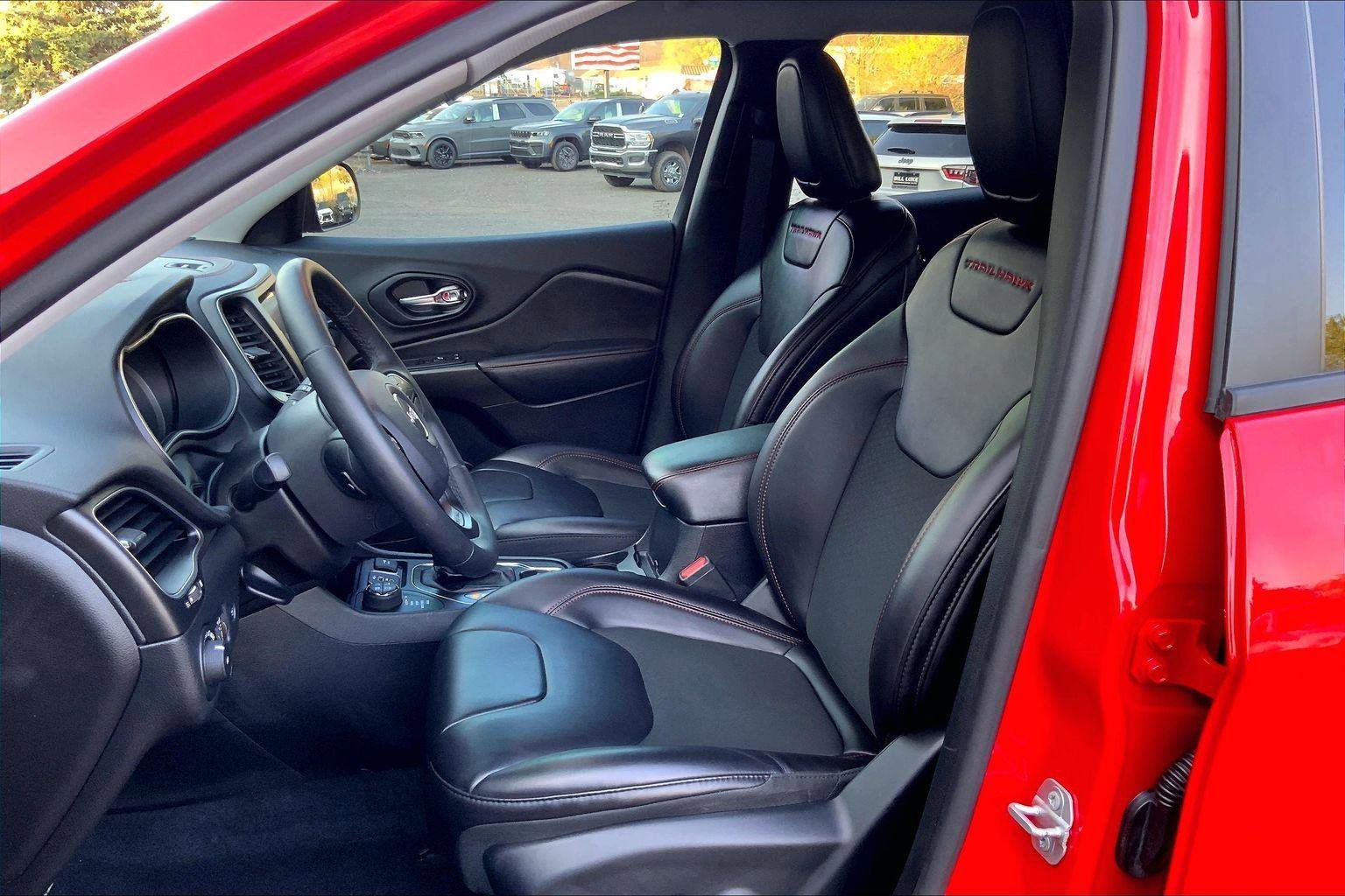 Used 2019 Jeep Cherokee Trailhawk w/ Comfort/Convenience Group AWD/4WD image 25