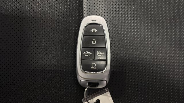 Used 2022 Hyundai Santa Cruz Limited AWD/4WD image 21