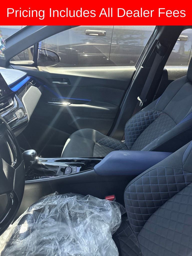 Used 2022 Toyota C-HR XLE FWD image 11