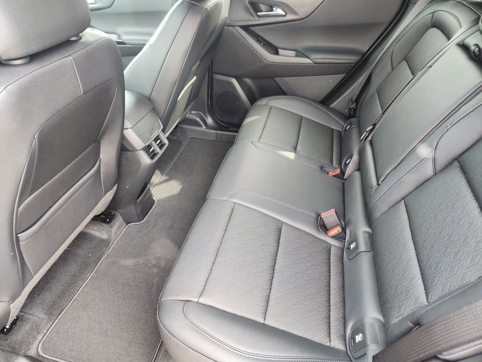 New 2026 Chevrolet Equinox LT w/ Convenience Package II image 24