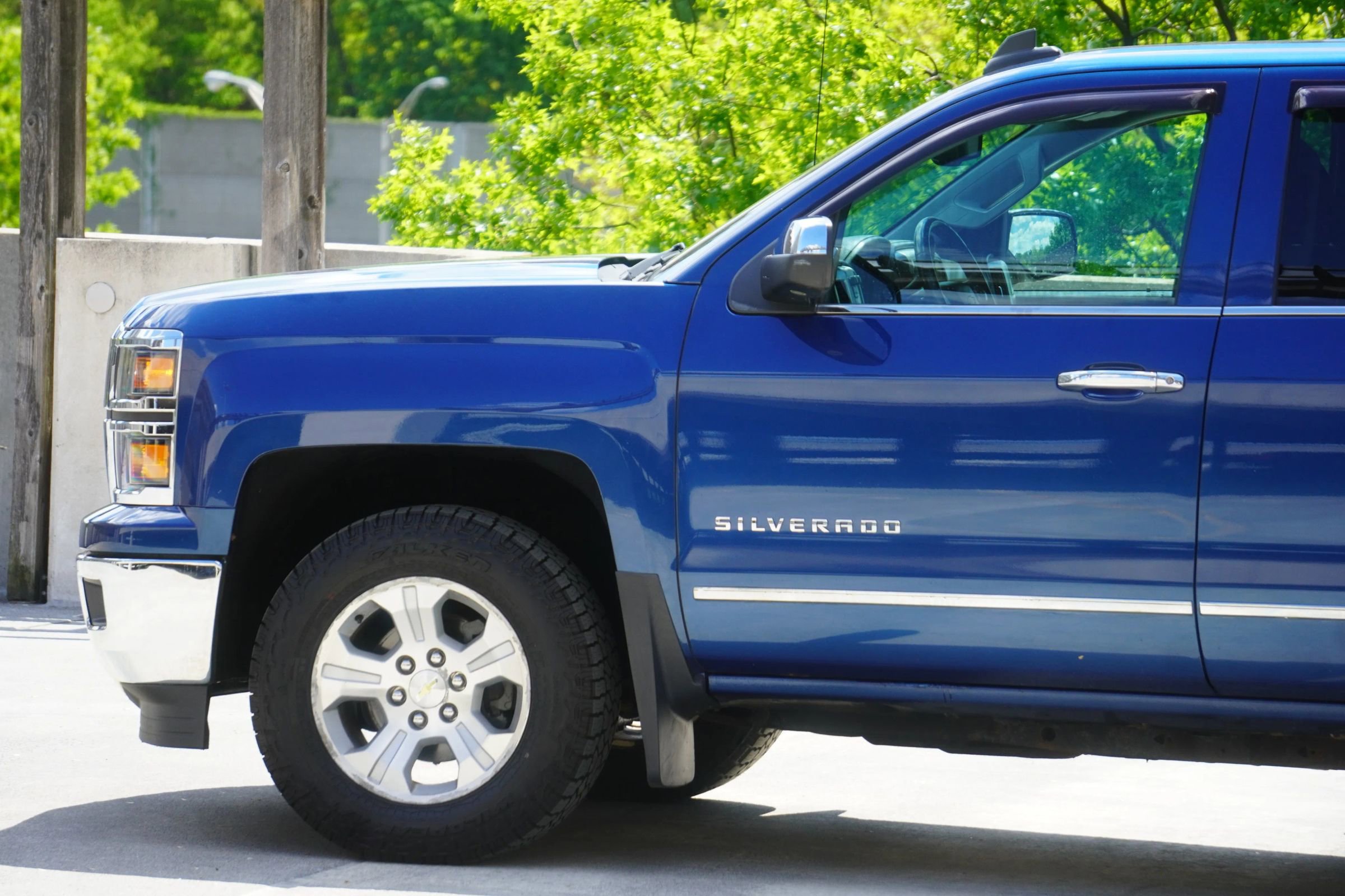 Used 2015 Chevrolet Silverado 1500 LTZ Z71 AWD/4WD image 9