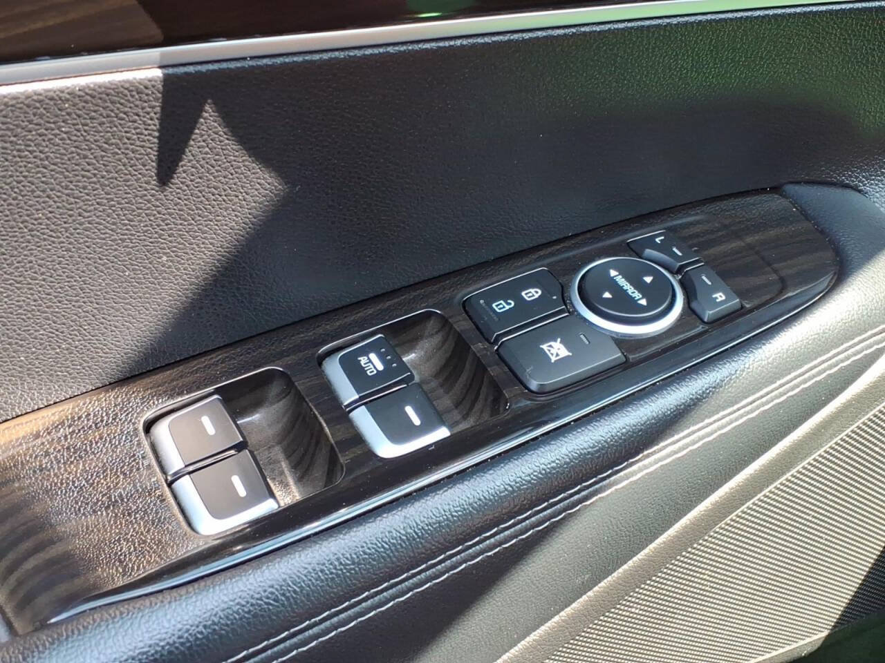 Used 2020 Kia Sorento L FWD image 25