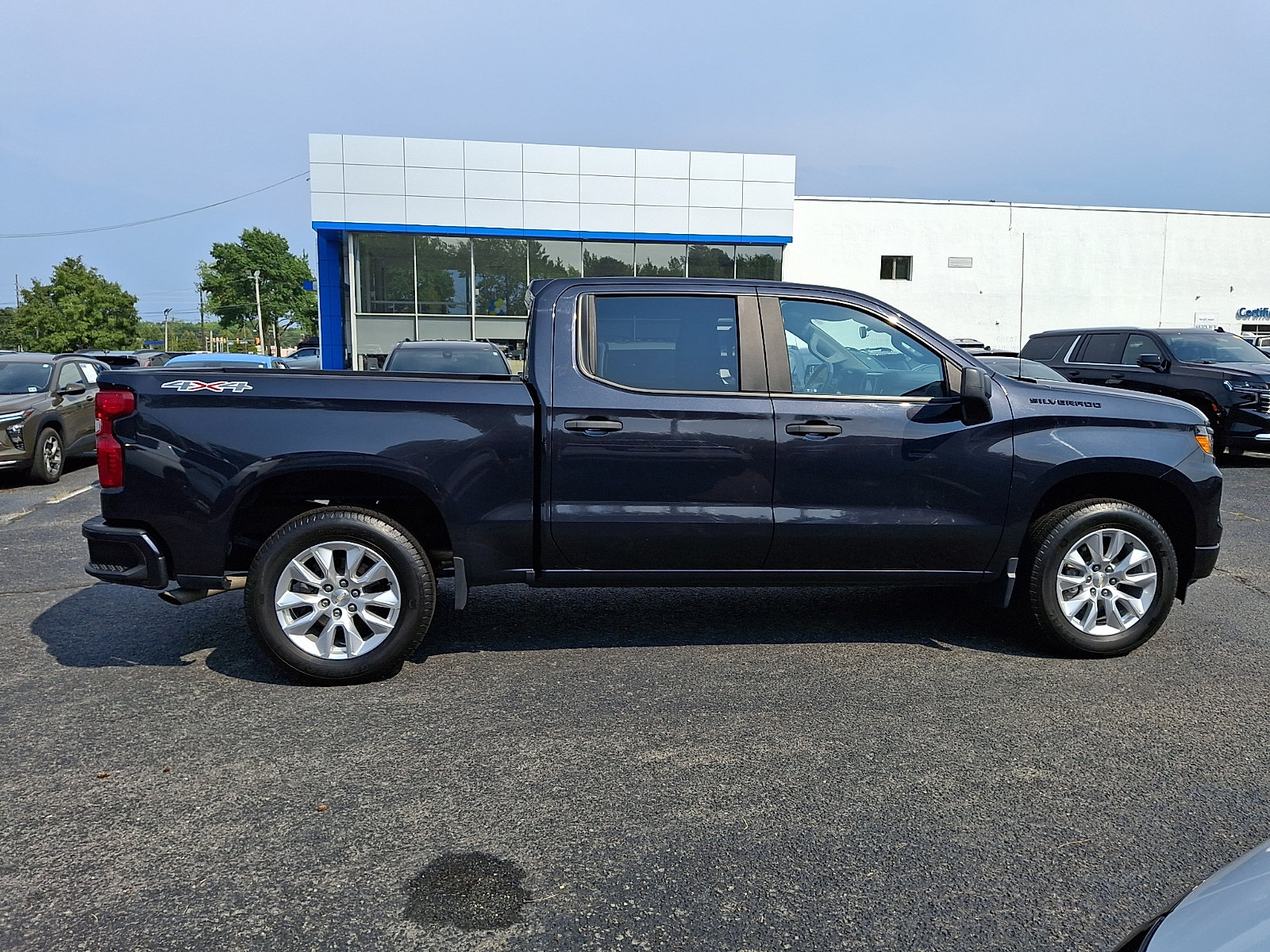 Used 2022 Chevrolet Silverado 1500 Custom w/ LPO, Dark Essentials Package AWD/4WD image 8