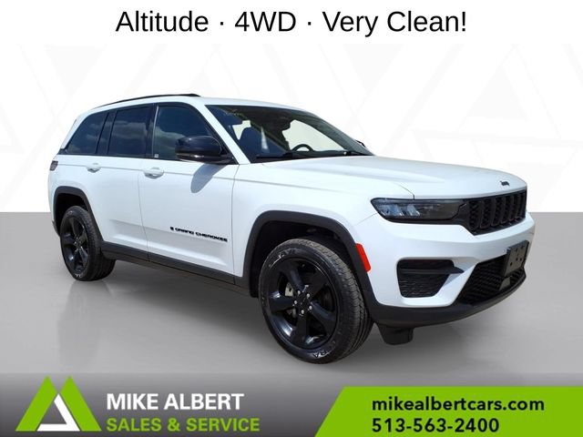 Used 2023 Jeep Grand Cherokee Altitude AWD/4WD image 1