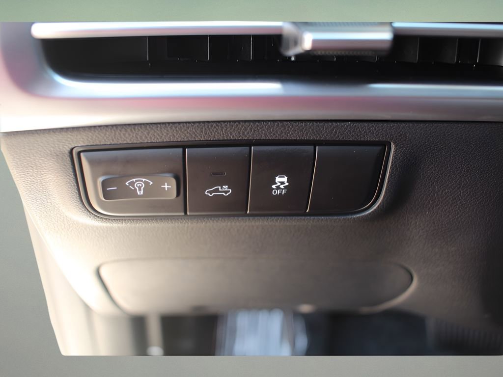 Used 2025 Hyundai Santa Cruz SE image 18