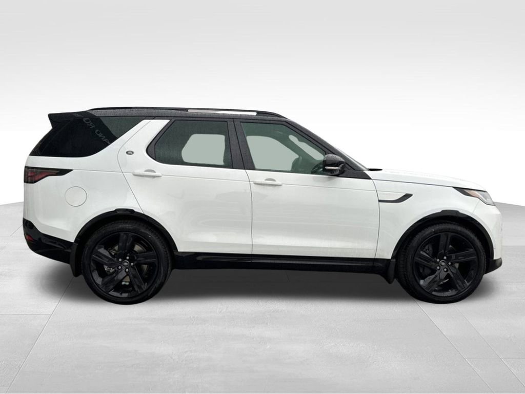 New 2024 Land Rover Discovery Dynamic SE image 6