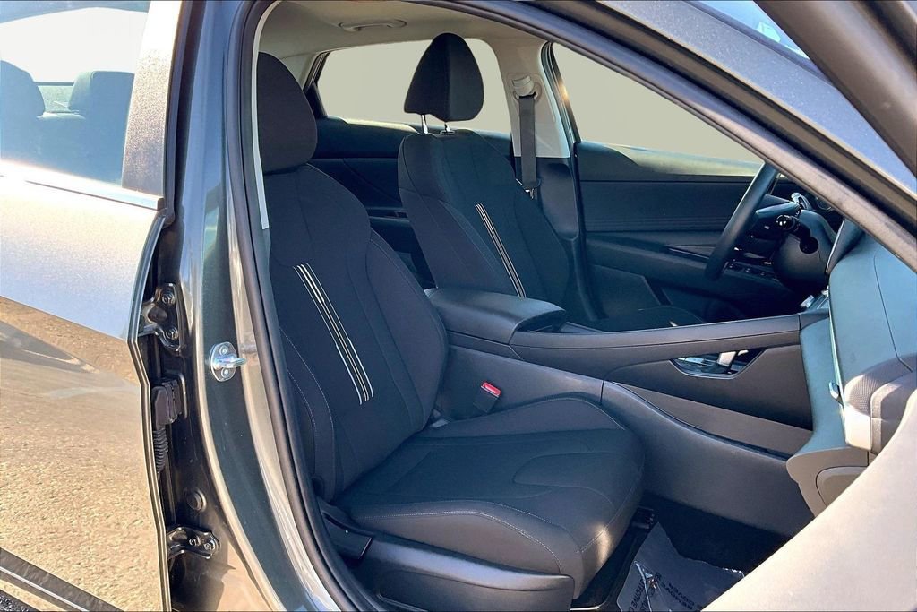 Used 2025 Hyundai Elantra SEL image 7