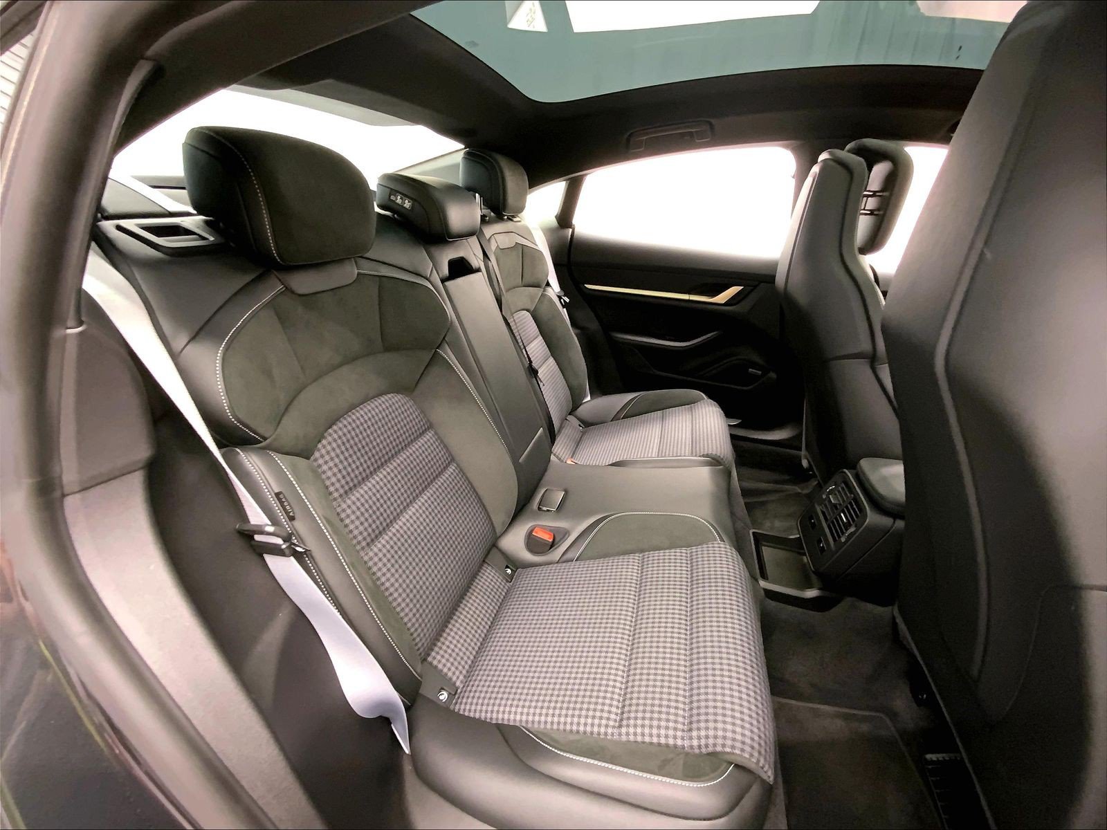 Used 2025 Porsche Taycan 4S AWD/4WD image 22