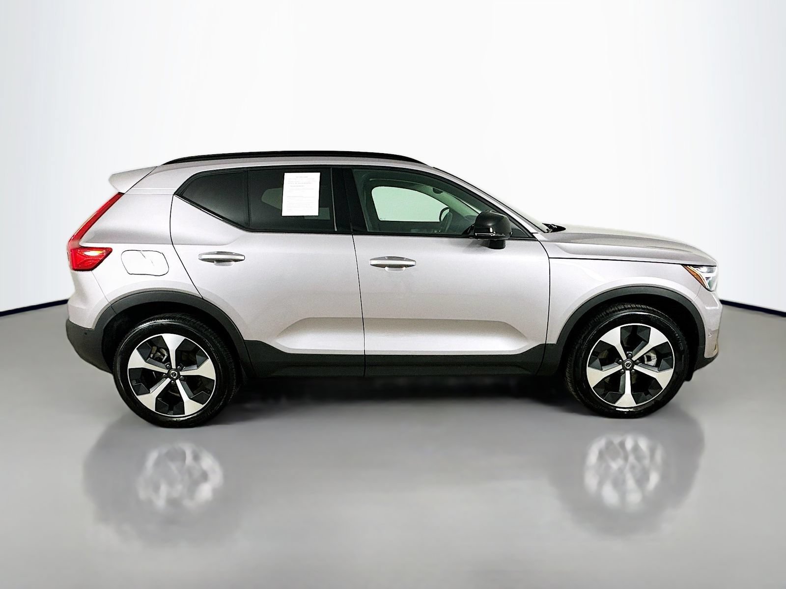Used 2026 Volvo XC40 B5 Plus w/ Protection Package Premier AWD/4WD image 4