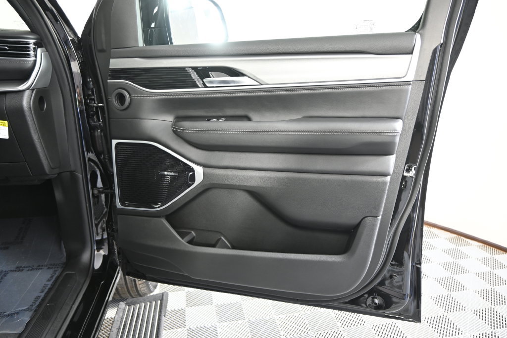 New 2026 Jeep Grand Wagoneer L Limited AWD/4WD image 12
