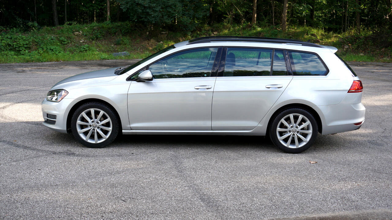 Used 2015 Volkswagen Golf S image 2