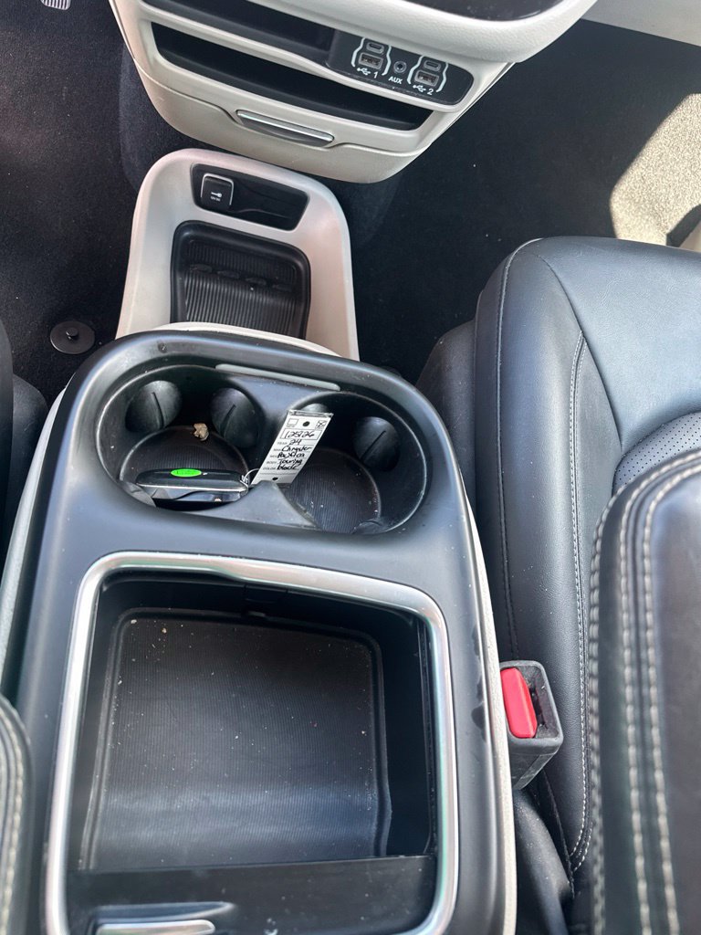 Used 2024 Chrysler Pacifica Touring-L FWD image 16