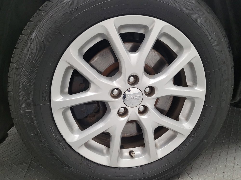 Used 2015 Toyota Camry LE FWD image 31