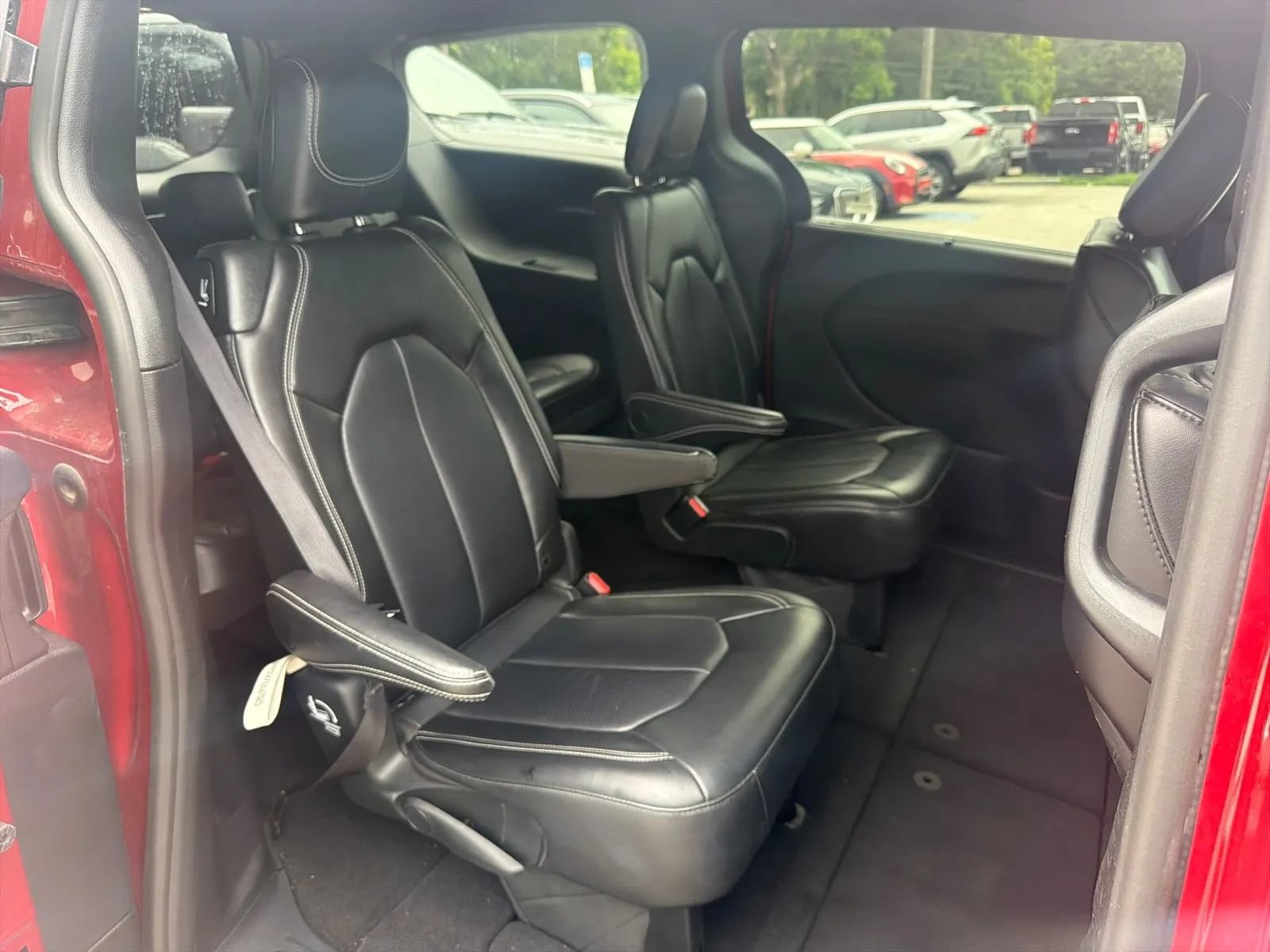 Used 2025 Chrysler Pacifica Select FWD image 18