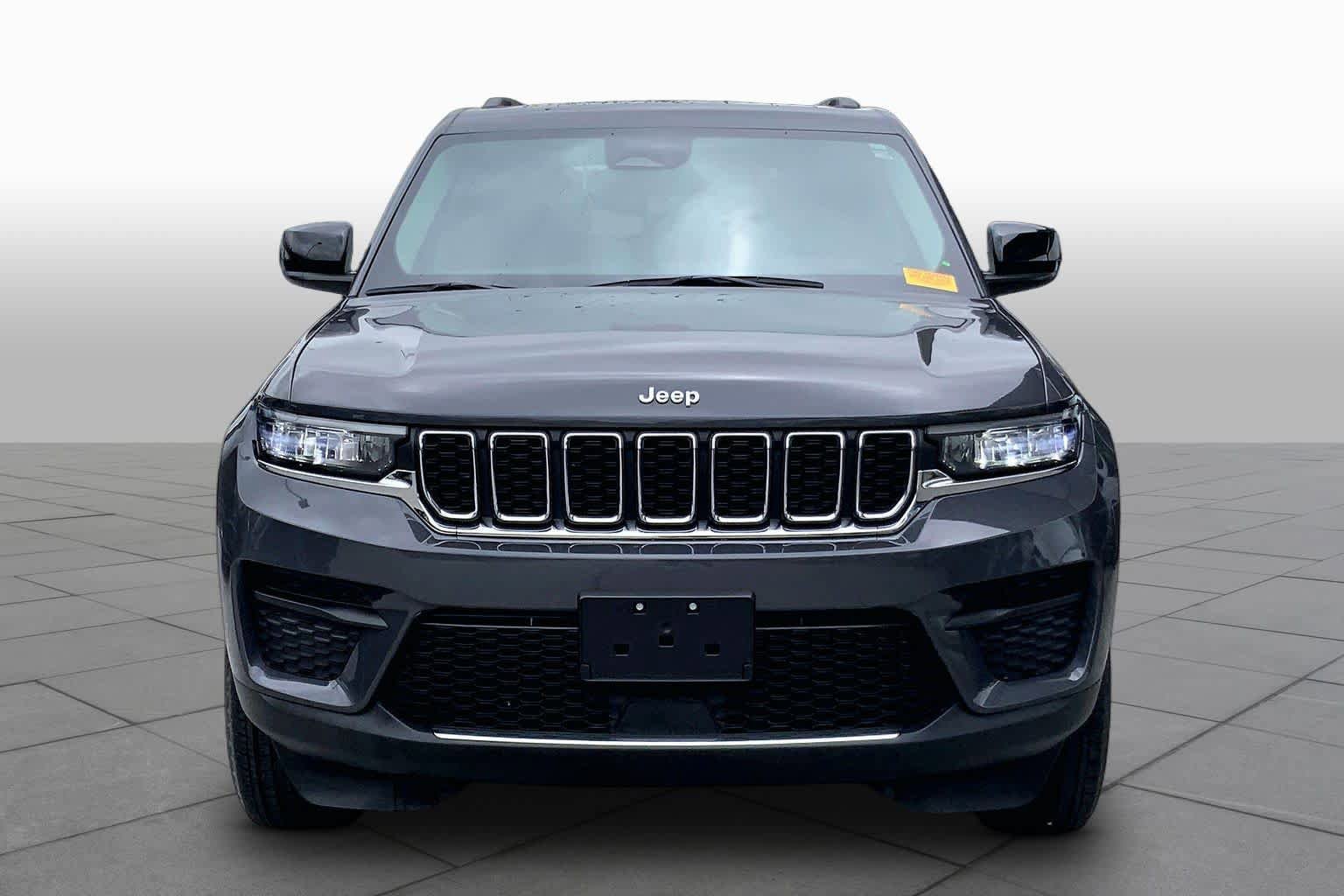 Used 2023 Jeep Grand Cherokee Laredo X RWD image 4