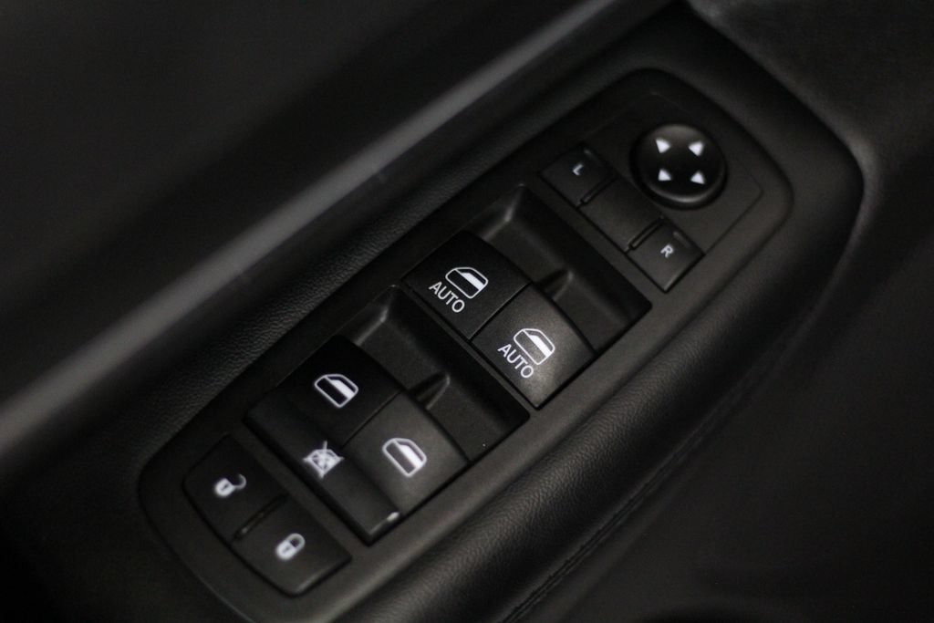 Used 2021 Jeep Grand Cherokee Limited w/ Luxury Group II AWD/4WD image 44