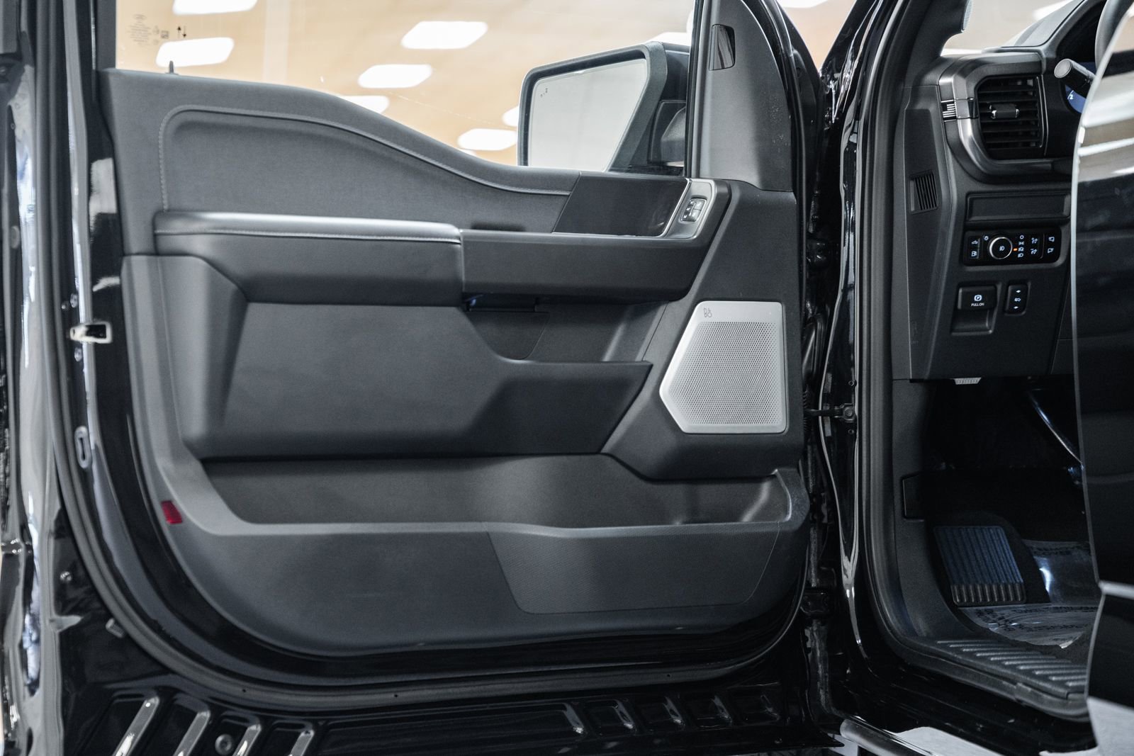 Certified 2025 Ford F150 Lariat w/ Equipment Group 502A High image 44