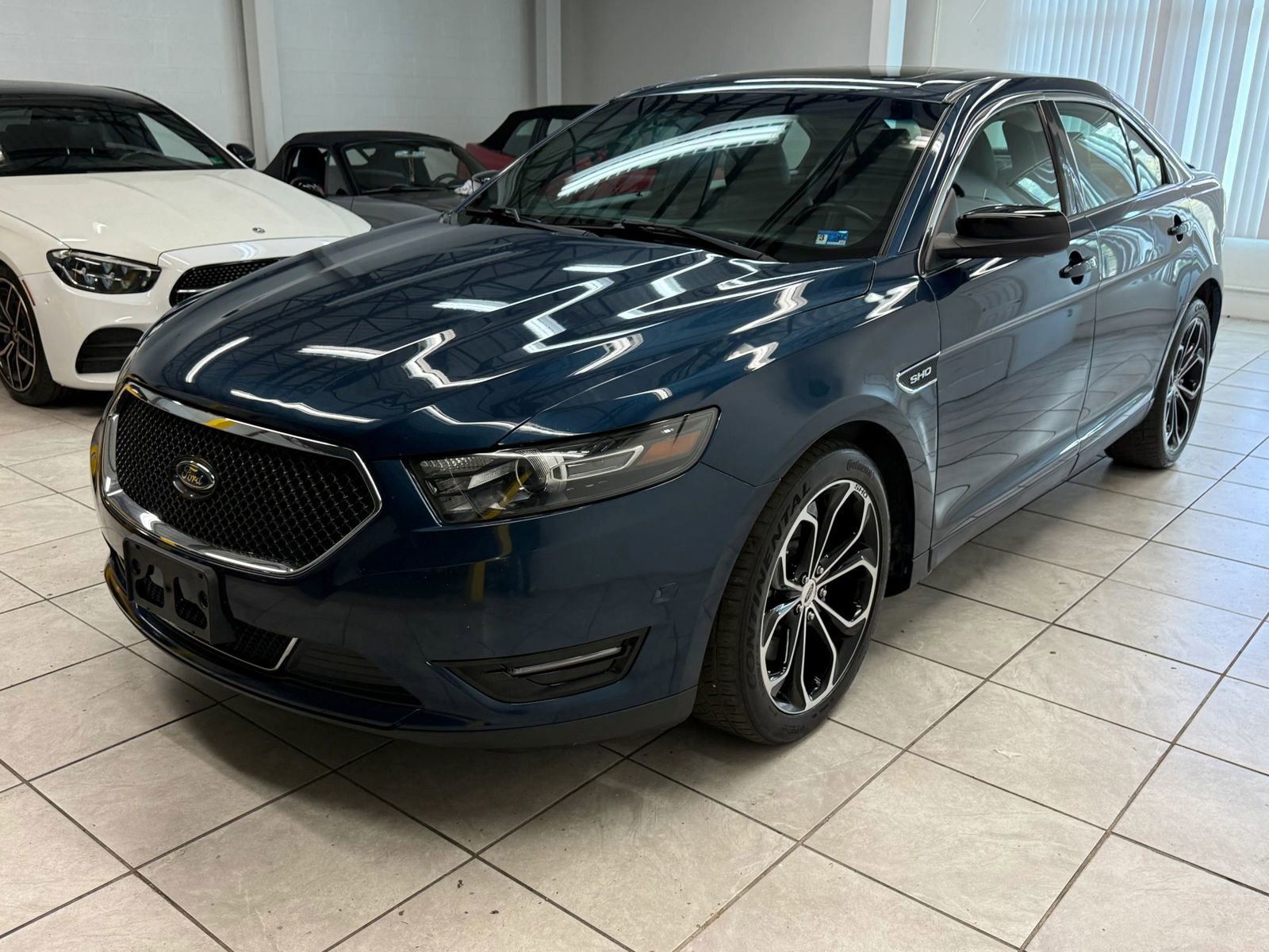 Used 2017 Ford Taurus SHO w/ Driver Assist Package image 3