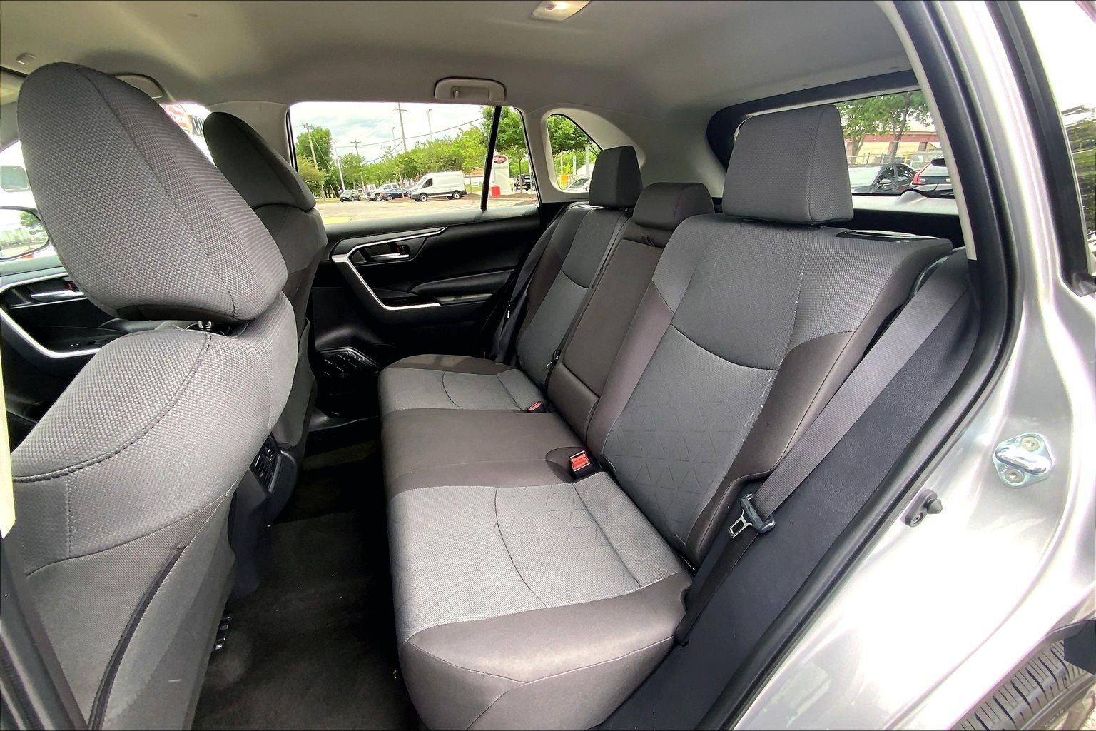 Used 2025 Toyota RAV4 XLE FWD image 30