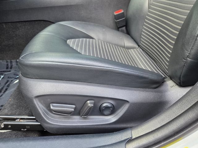 Used 2021 Toyota Camry SE w/ Convenience Package FWD image 11