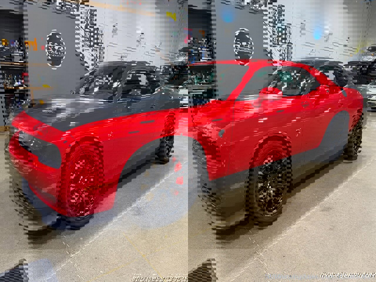 Used 2015 Dodge Challenger SRT Hellcat image 1