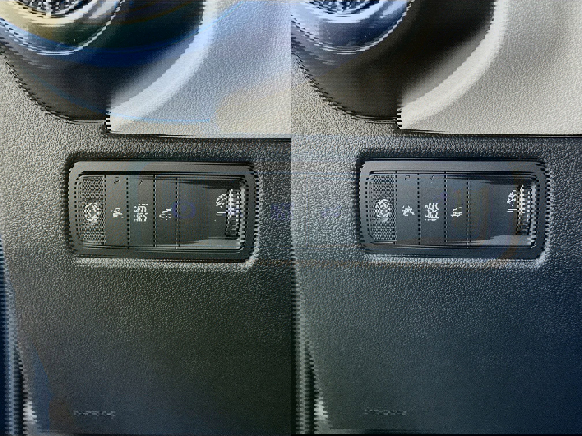 Used 2025 Chevrolet Equinox EV LT image 13