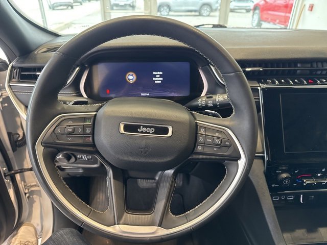 Used 2023 Jeep Grand Cherokee Altitude image 11