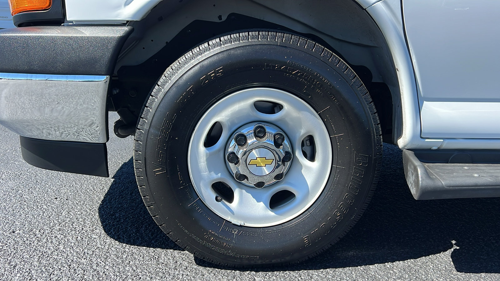 Certified 2025 Chevrolet Express 3500 LT w/ LT Preferred Equipment Group RWD image 11