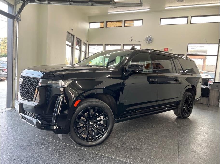 Used 2023 Cadillac Escalade ESV Sport Platinum w/ LPO, ONYX Package image 2