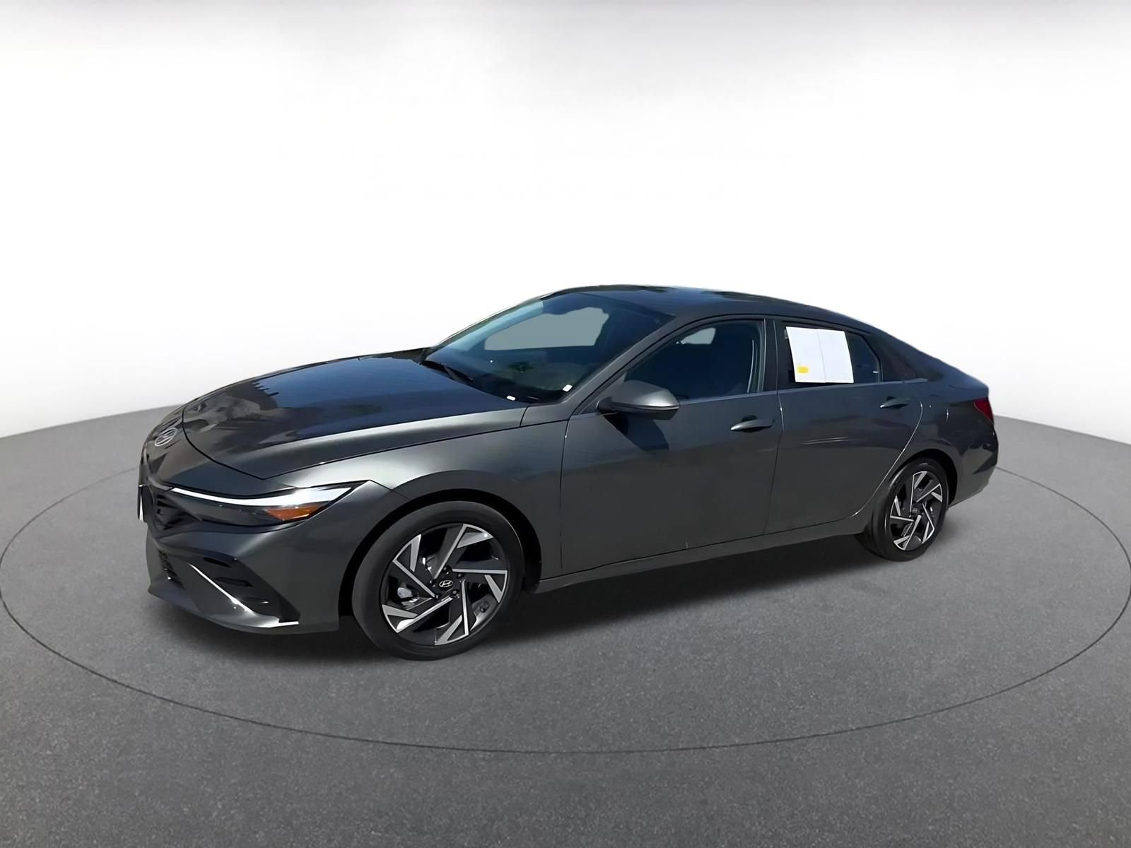 Used 2025 Hyundai Elantra Limited image 8