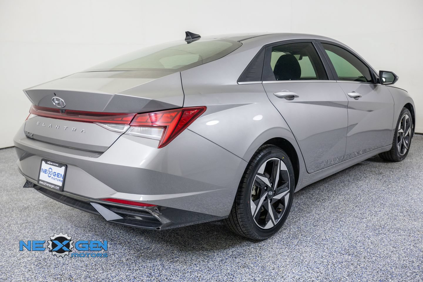 Used 2021 Hyundai Elantra SEL w/ Convenience + Premium Package FWD image 7