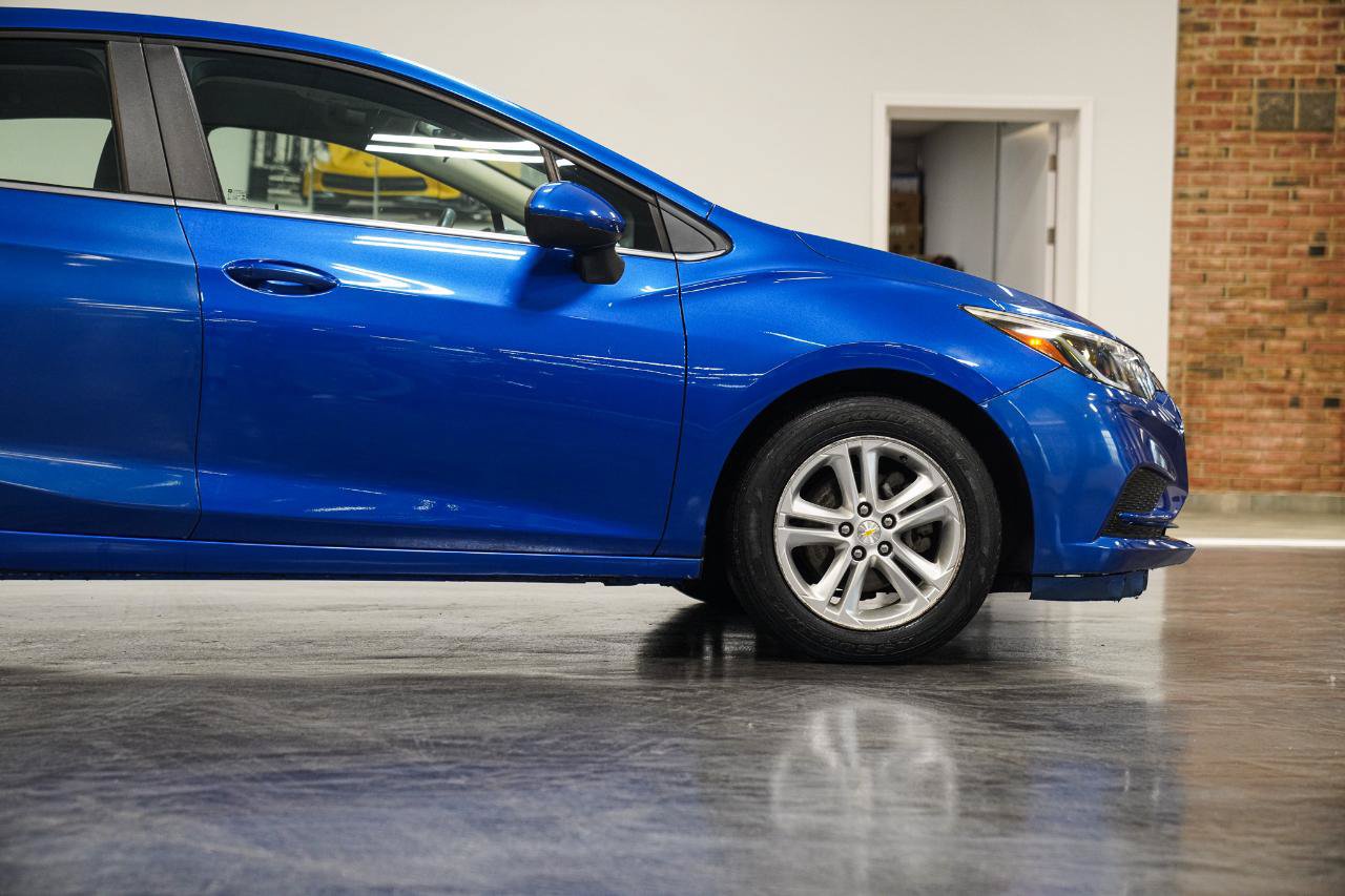 Used 2017 Chevrolet Cruze LT FWD image 11