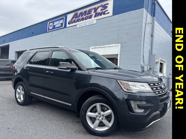 Used 2017 Ford Explorer XLT image 1