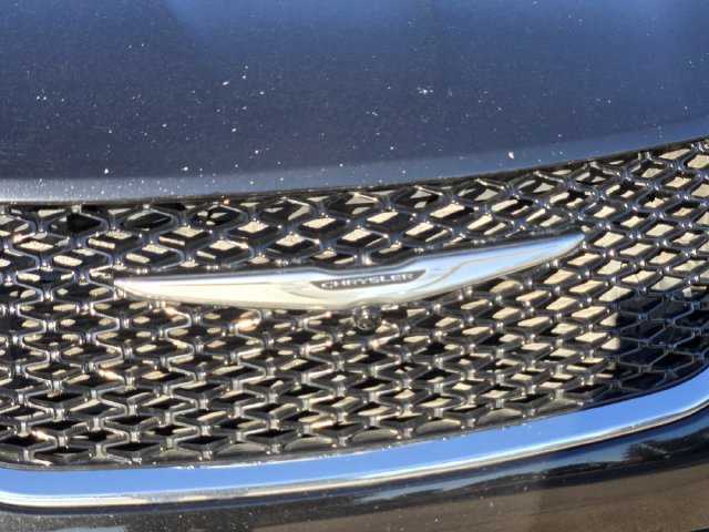 Used 2024 Chrysler Pacifica Touring-L FWD image 12