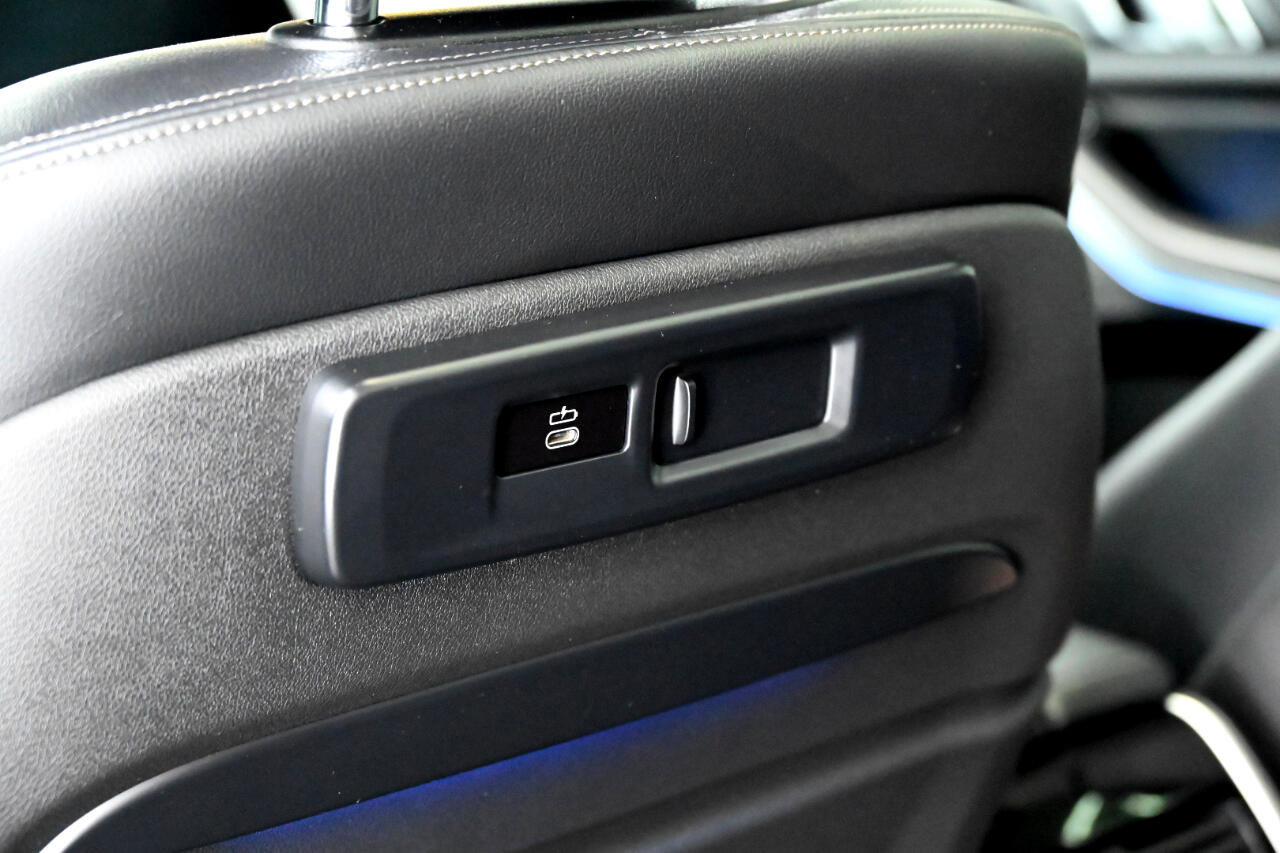 Used 2020 BMW X5 M50i w/ Premium Package image 36