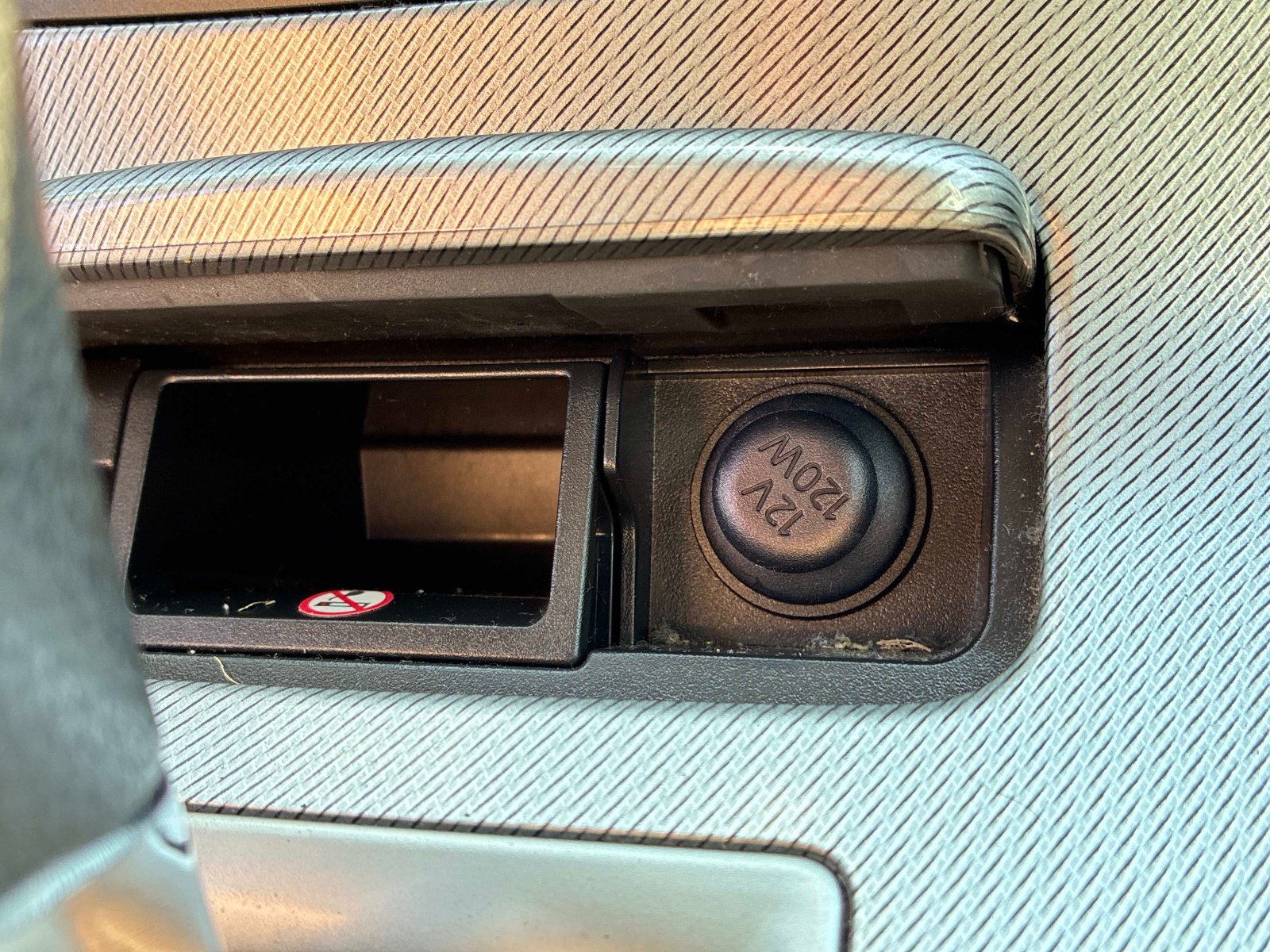 Used 2014 Nissan Sentra SR w/ Electronics Package FWD image 29