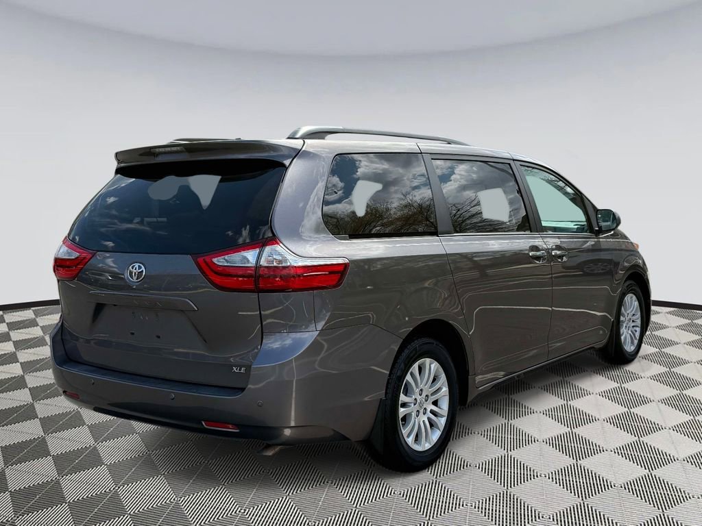 Used 2016 Toyota Sienna XLE w/ XLE Navigation Package image 2