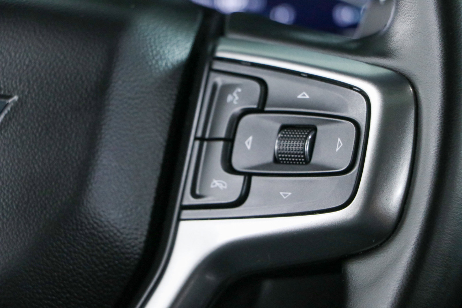 Used 2024 Chevrolet Silverado 1500 LT Trail Boss w/ LT Trail Boss Premium Package AWD/4WD image 15