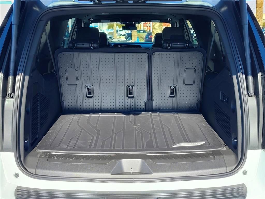 New 2026 Chevrolet Suburban LT w/ Comfort Package image 9