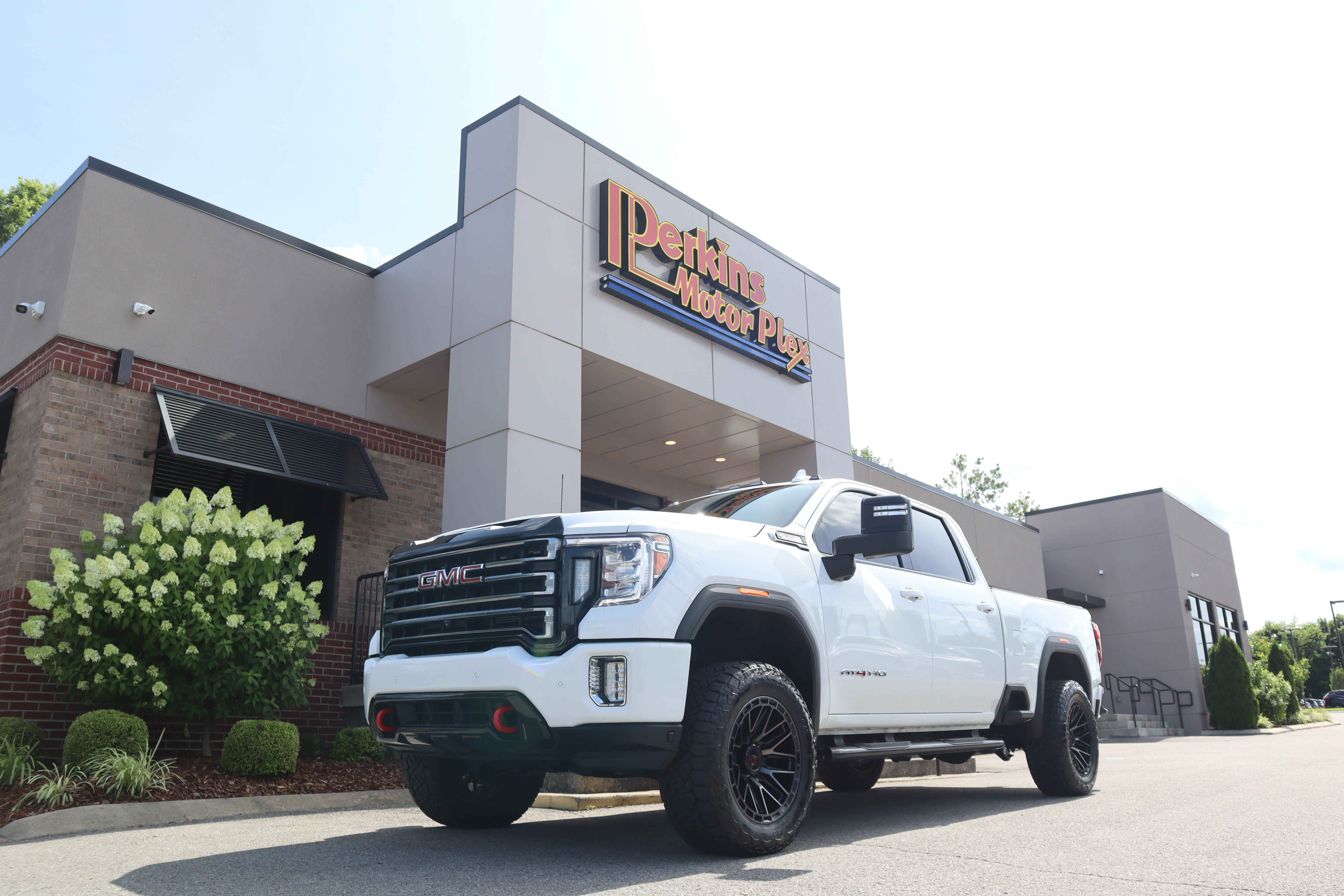 Used 2022 GMC Sierra 2500 AT4 w/ AT4 Premium Plus Package AWD/4WD image 42