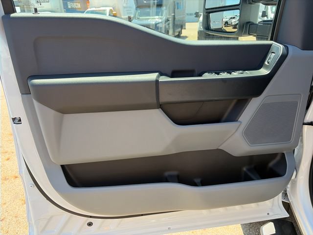 New 2026 Ford F550 4x4 Crew Cab image 13