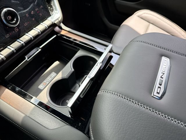 New 2026 GMC Yukon XL Denali w/ Sun & Power Step Package AWD/4WD image 21