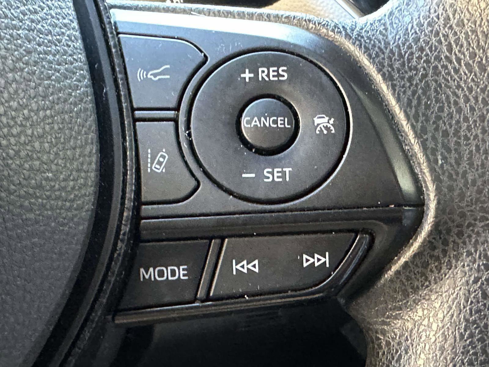 Used 2021 Toyota Corolla LE w/ Carpet Mat Package (TMS) FWD image 25