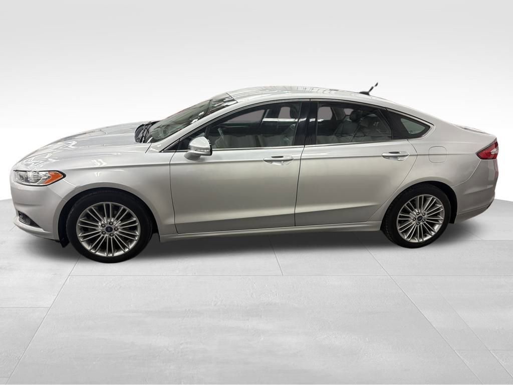Used 2015 Ford Fusion SE w/ Equipment Group 202A image 2