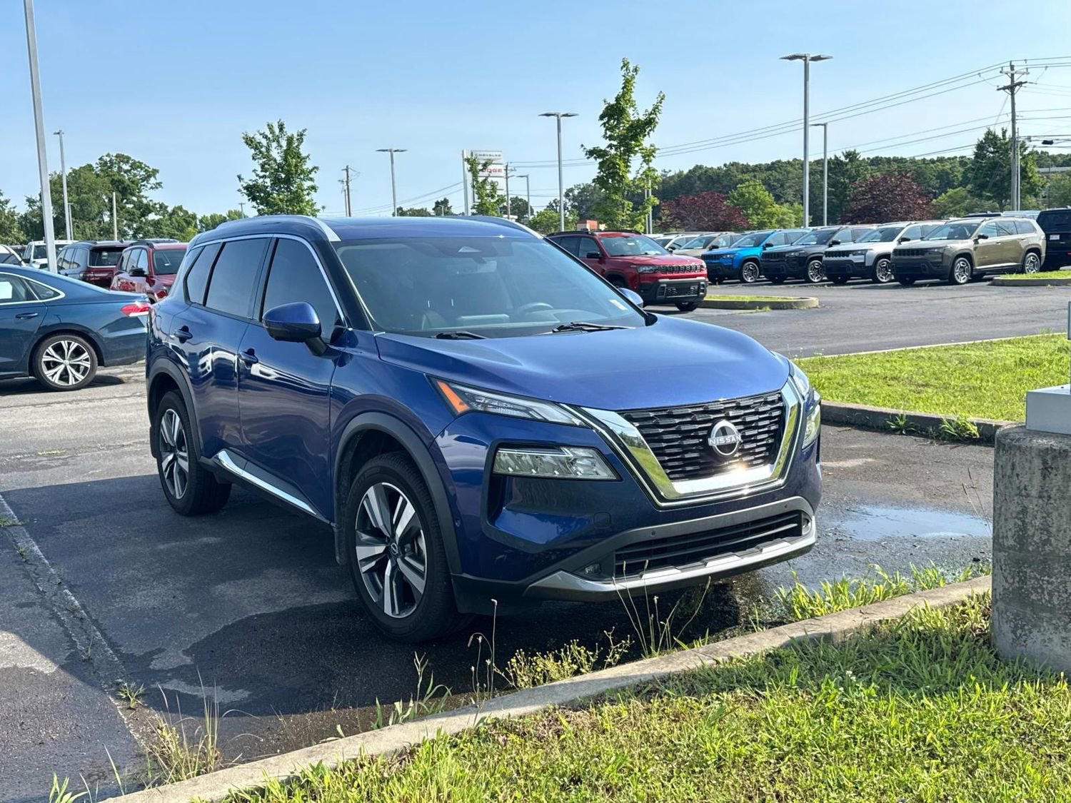 Used 2022 Nissan Rogue SL w/ SL Premium Package FWD image 2