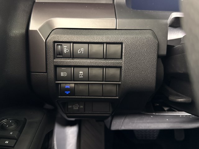 Used 2025 Toyota Tacoma TRD Off-Road AWD/4WD image 31